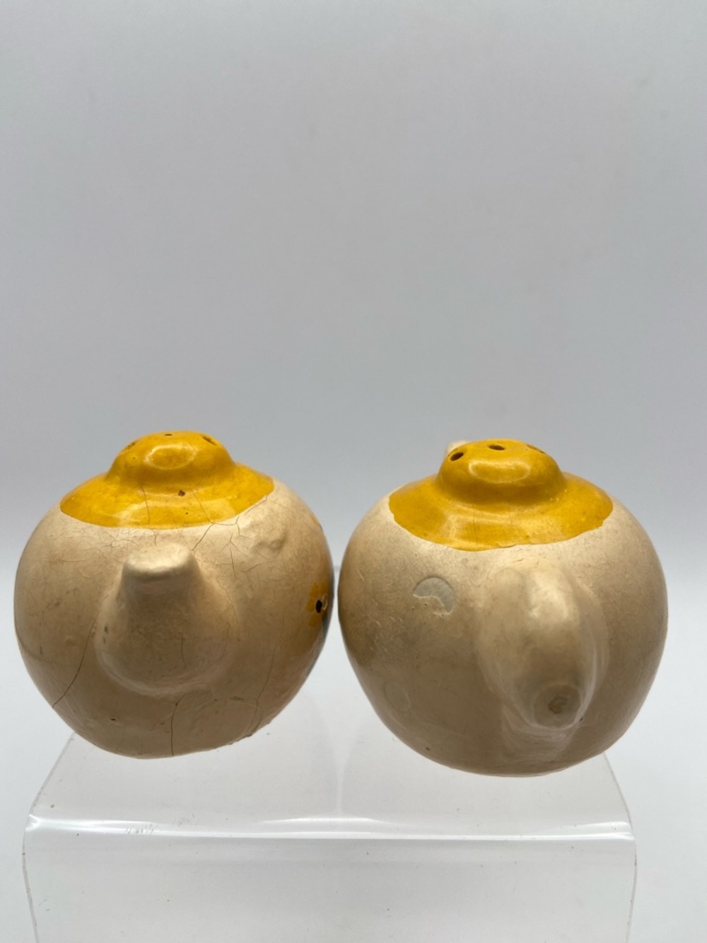 Vintage Handmade Hand Painted Yellow Green Teapot Salt & Pepper Shakers - Picture 4 of 9